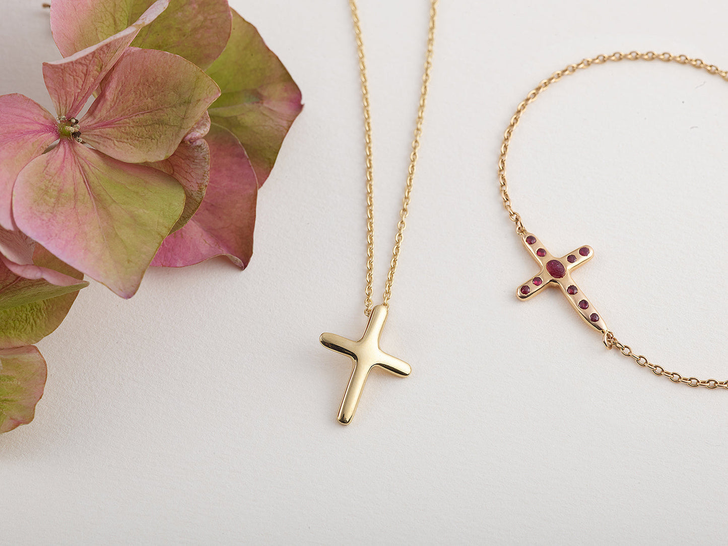 Pendentif croix or jaune