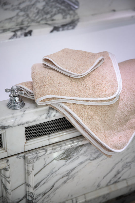 Serviette beige avec passpoil